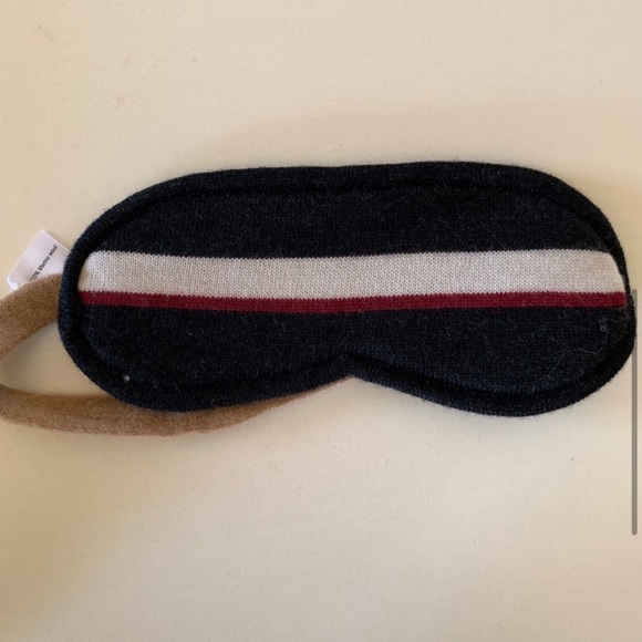 Parachut Merino Travel Kit (Blanket + Eye Mask) - Picture 5 of 8